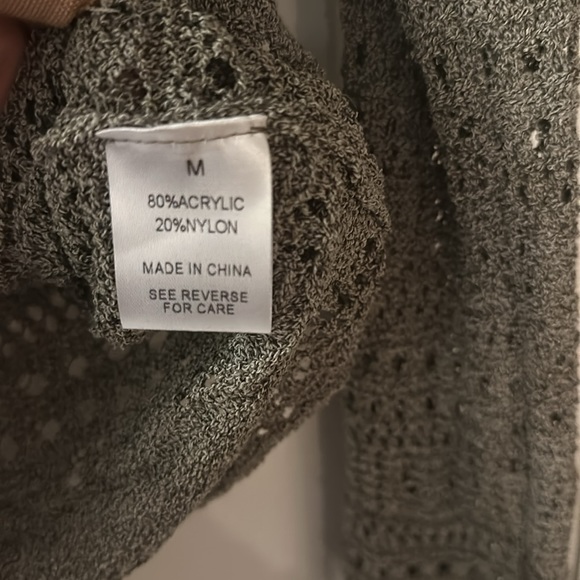 Wishlist bell sleeve olive green sweater size medium - Picture 2 of 3